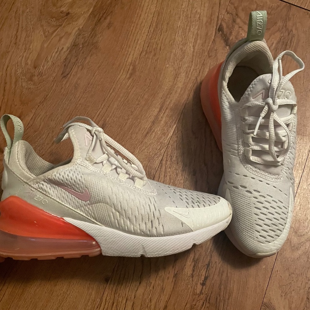 Nike Air max coral and white